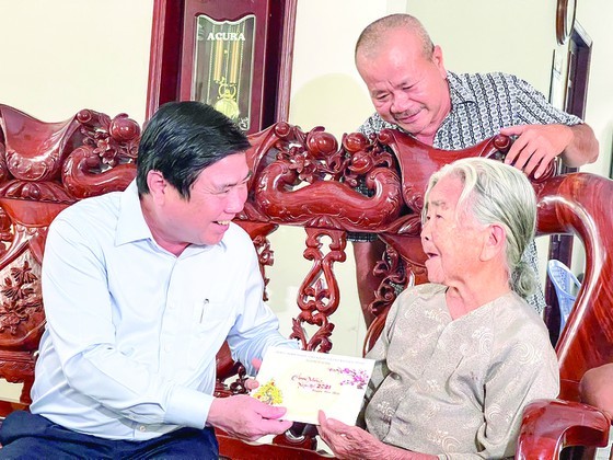 HCMC leaders make pre-Tet visits ảnh 2