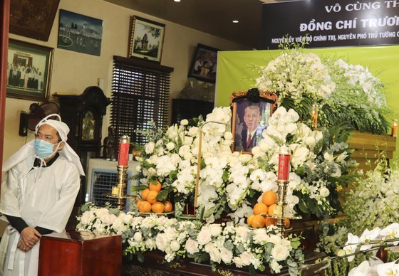 Party, State, HCMC leaders pay tribute to former Deputy Prime Minister  ảnh 1