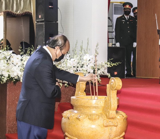 State funeral in Hanoi, Ben Tre for former Deputy PM Truong Vinh Trong starts  ảnh 2