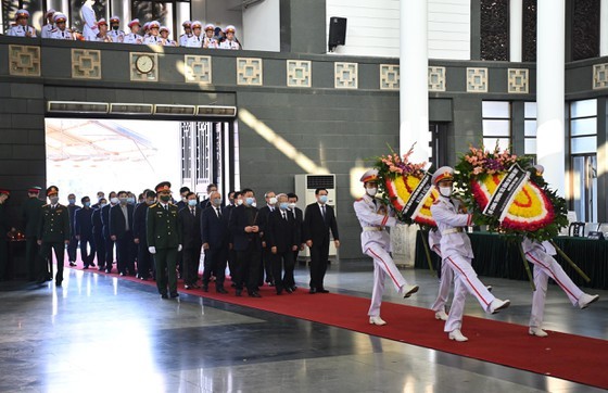 State funeral in Hanoi, Ben Tre for former Deputy PM Truong Vinh Trong starts  ảnh 8