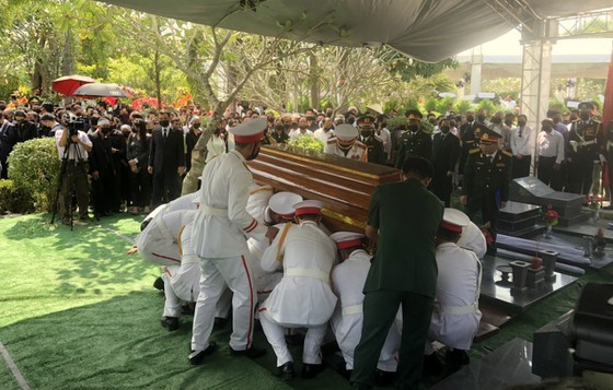 Former Deputy Prime Minister Truong Vinh Trong laid at rest in his native land ảnh 13