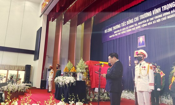 Former Deputy Prime Minister Truong Vinh Trong laid at rest in his native land ảnh 5