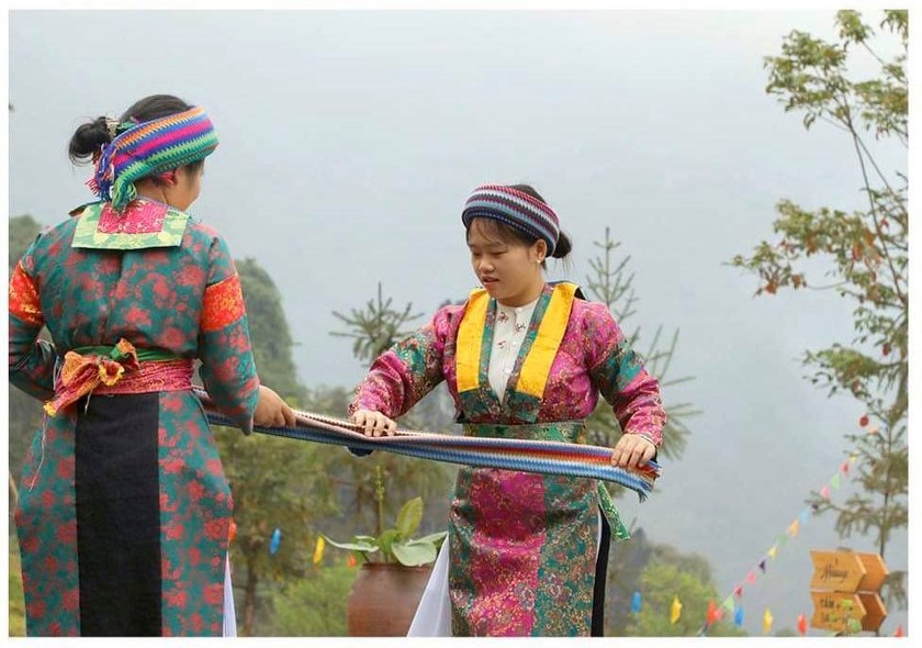 Beauty of women in Ha Giang Province’s plateau of rocks ảnh 1