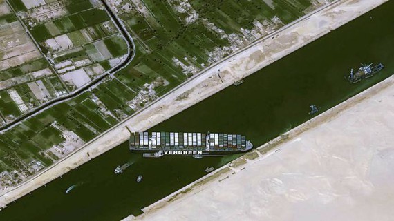 Suez Canal clearance could take ‘weeks’, says salvage company ảnh 1