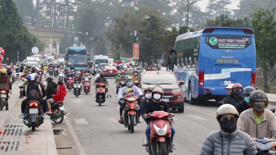 Da Lat City’s tourism industry increasingly revived ảnh 2