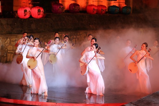Hoi An’s history reappears in special art performance ảnh 8