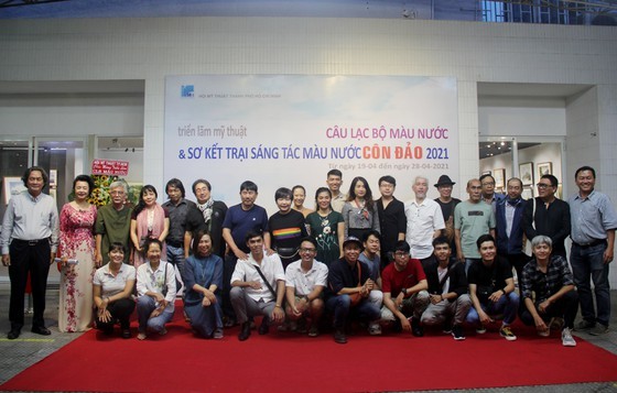 Painting exhibition of sacred land of Con Dao presented in HCMC ảnh 14