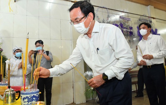 HCMC Party Chief visits victims, site of fatal fire ảnh 3