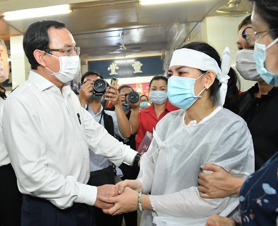 HCMC Party Chief visits victims, site of fatal fire ảnh 1