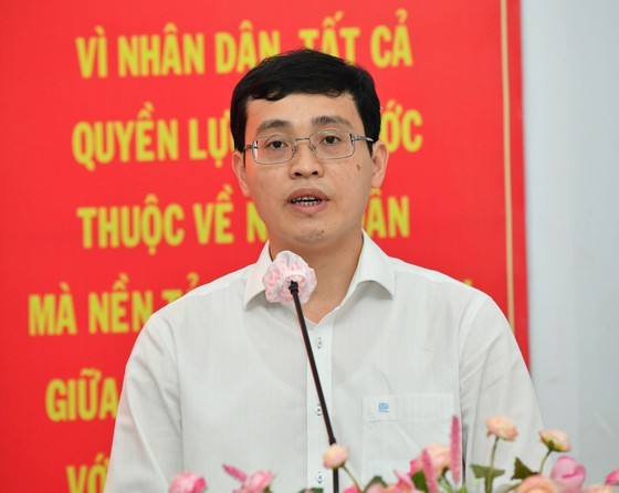HCMC chairman, candidates for upcoming elections meet voters in District 1 ảnh 9
