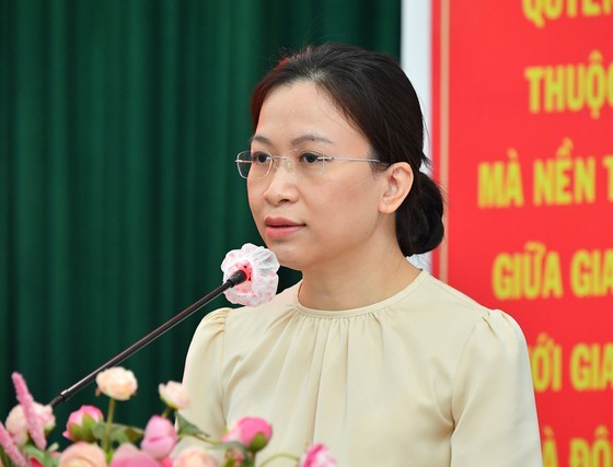 HCMC chairman, candidates for upcoming elections meet voters in District 1 ảnh 10