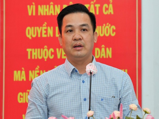 HCMC chairman, candidates for upcoming elections meet voters in District 1 ảnh 12