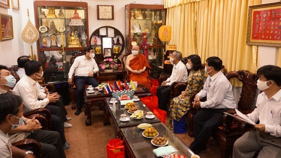 HCMC Party Chief, Chairman extend congratulations on Buddha’s birthday ảnh 7