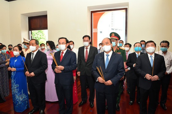State President, HCMC’s leaders commemorate President Ho Chi Minh’s birthday ảnh 2