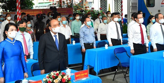 State President casts his ballot in Cu Chi’s voting site on election day ảnh 3