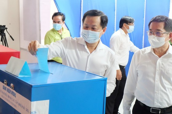State President casts his ballot in Cu Chi’s voting site on election day ảnh 6