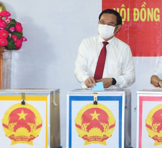 State President casts his ballot in Cu Chi’s voting site on election day ảnh 4