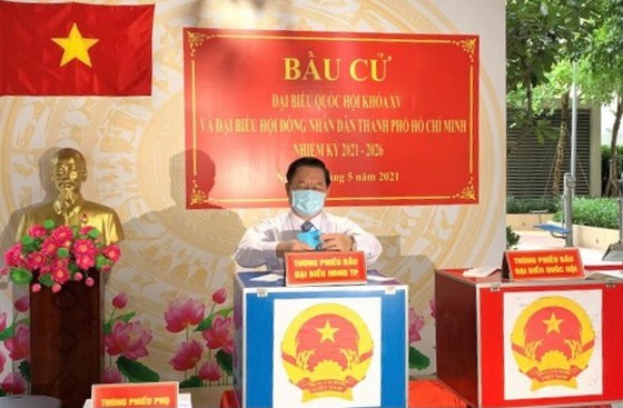 State President casts his ballot in Cu Chi’s voting site on election day ảnh 13