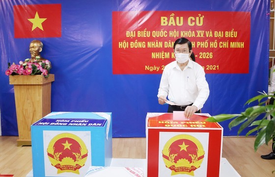 State President casts his ballot in Cu Chi’s voting site on election day ảnh 7