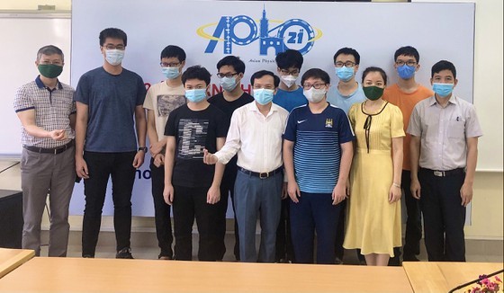 Vietnamese students earns highest grade at IPhO 2021 ảnh 2