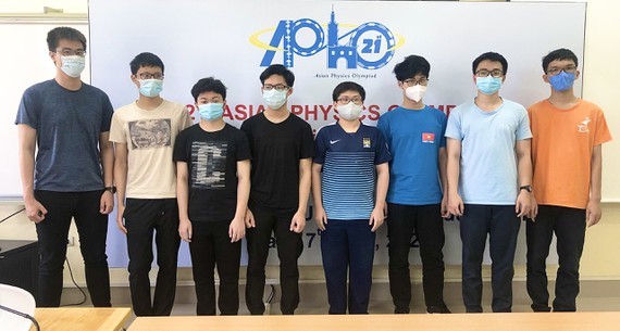 Vietnamese students earns highest grade at IPhO 2021 ảnh 1
