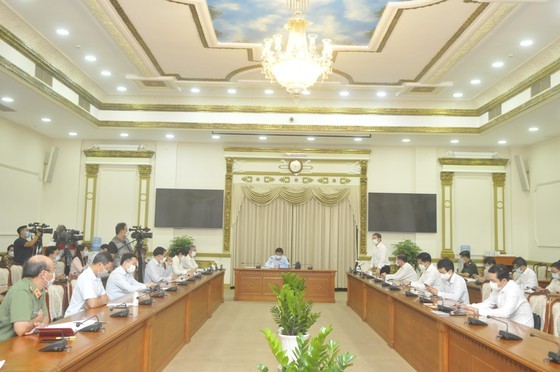 HCMC calls on citizens to join hands with authorities in fighting Covid-19 ảnh 1