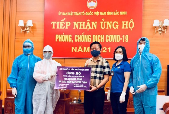 Artists donate money to Government’s fight against Covid-19 ảnh 1