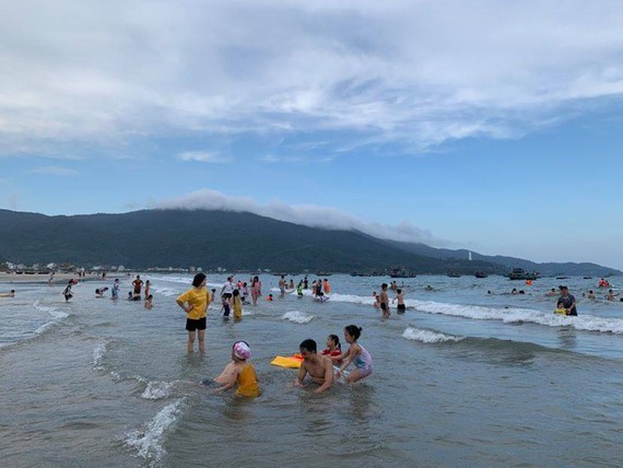 Da Nang lifts few restrictions on some businesses, outdoor activities ảnh 1
