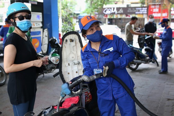 Petrol, diesel rise sharply ảnh 1
