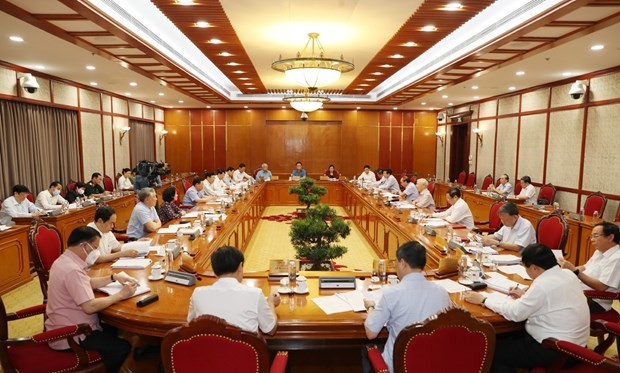 Party chief calls for extra efforts to combat COVID-19 ảnh 2