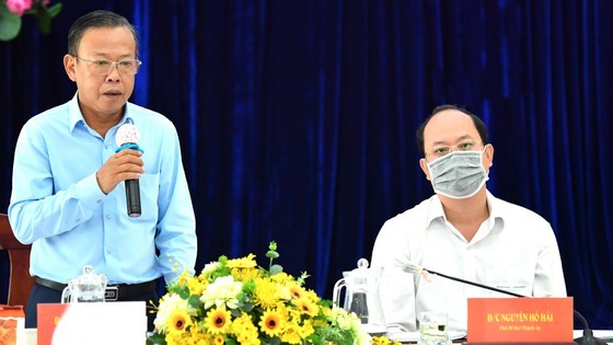 HCMC mobilizes all resources to ensure vaccines for entire population ảnh 2