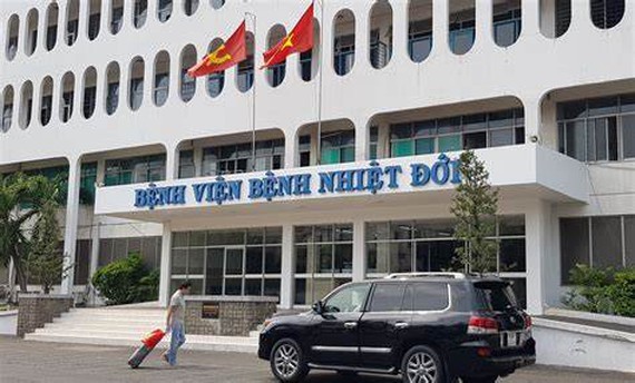 Temporary blockade imposed on HCMC Hospital for Tropical Diseases ảnh 1