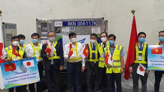 Shipment of AstraZeneca vaccines donated by Japan arrives in HCMC ảnh 3