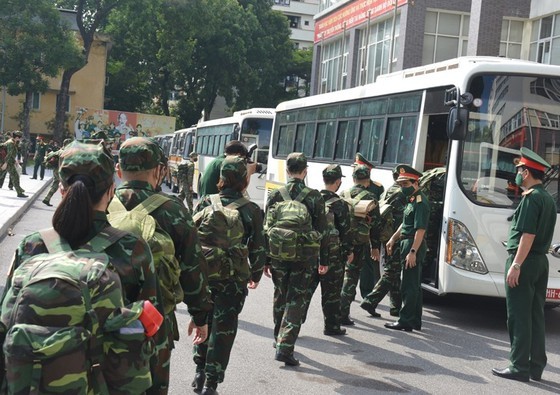 Military force begins campaign against Covid-19 in HCMC ảnh 5