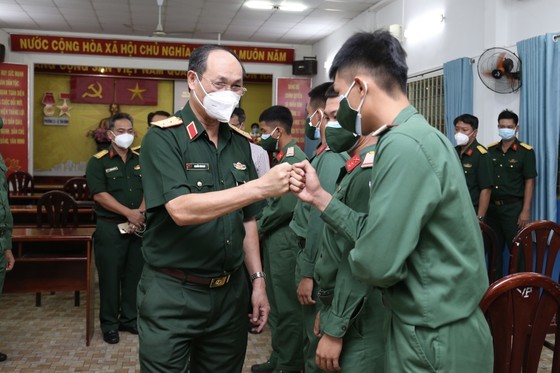 Military force begins campaign against Covid-19 in HCMC ảnh 2
