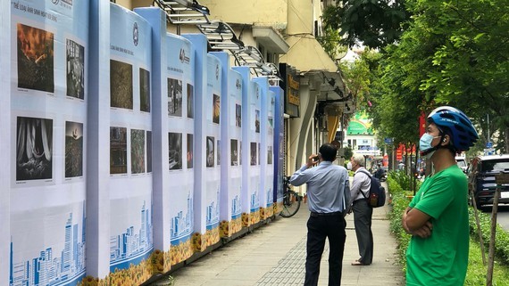 HCMC opens first art photography street ảnh 1