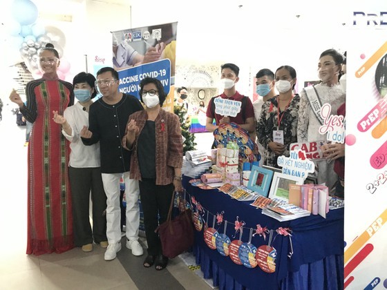 “Living life to the fullest” program marks World AIDS Day ảnh 2