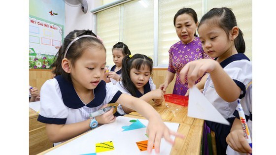 HCMC's first-grade students to take half-day in-person class ảnh 1