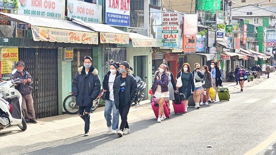 Tourism likely to flourish in year-end holiday season ảnh 1