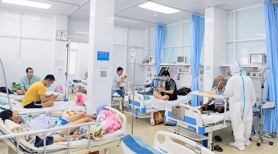 HCMC sets up medical facilities in response to recent spike in infections ảnh 1