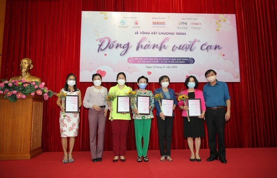 1,710 pregnant women affected by Covid-19 receive financial support ảnh 5