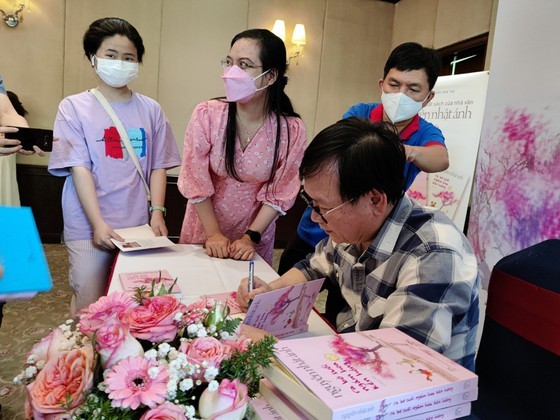Children’s best selling writer releases new book ảnh 4