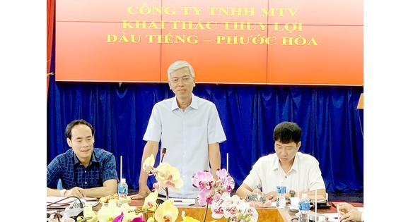 Party, State, HCMC leaders extend Tet greetings ảnh 2
