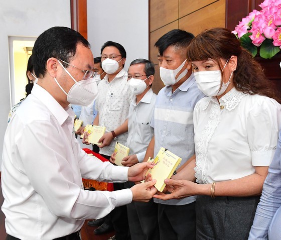 HCMC well takes care of needy people during Tet holidays ảnh 5