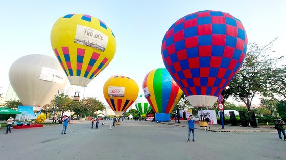 Hot air balloons festival celebrates 1st founding anniversary of Thu Duc City ảnh 2