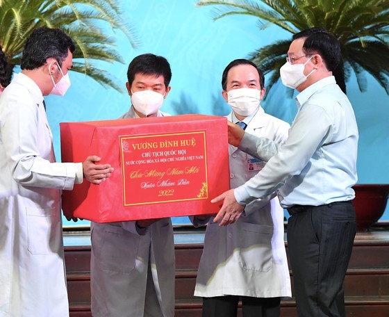 NA Chairman extend Tet greetings to frontline forces, needy people ảnh 3