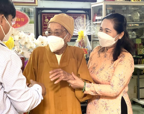 HCMC’s leader pays pre-Tet visits to religious dignitaries ảnh 4
