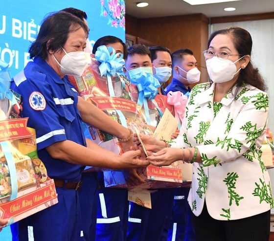 HCMC Party Chief honors volunteer drivers in Covid-19 fight ảnh 6