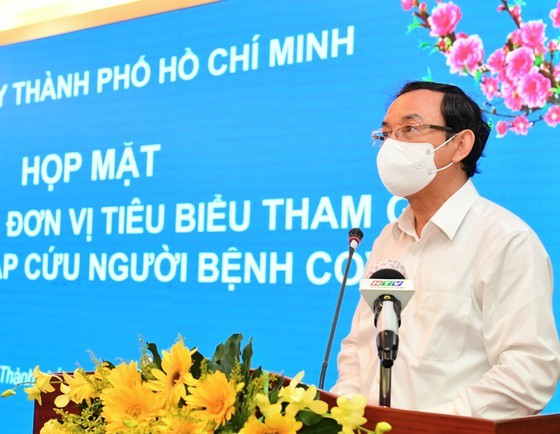 HCMC party leader pays tribute to volunteer drivers in fight against Covid-19 ảnh 9