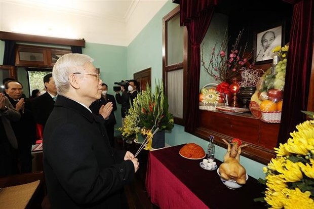 Party leader pays tribute to President Ho Chi Minh at House 67 ảnh 1